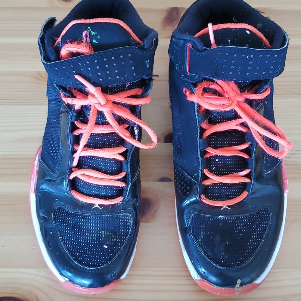 Pretty beat up Nike Air jordans size 8.5